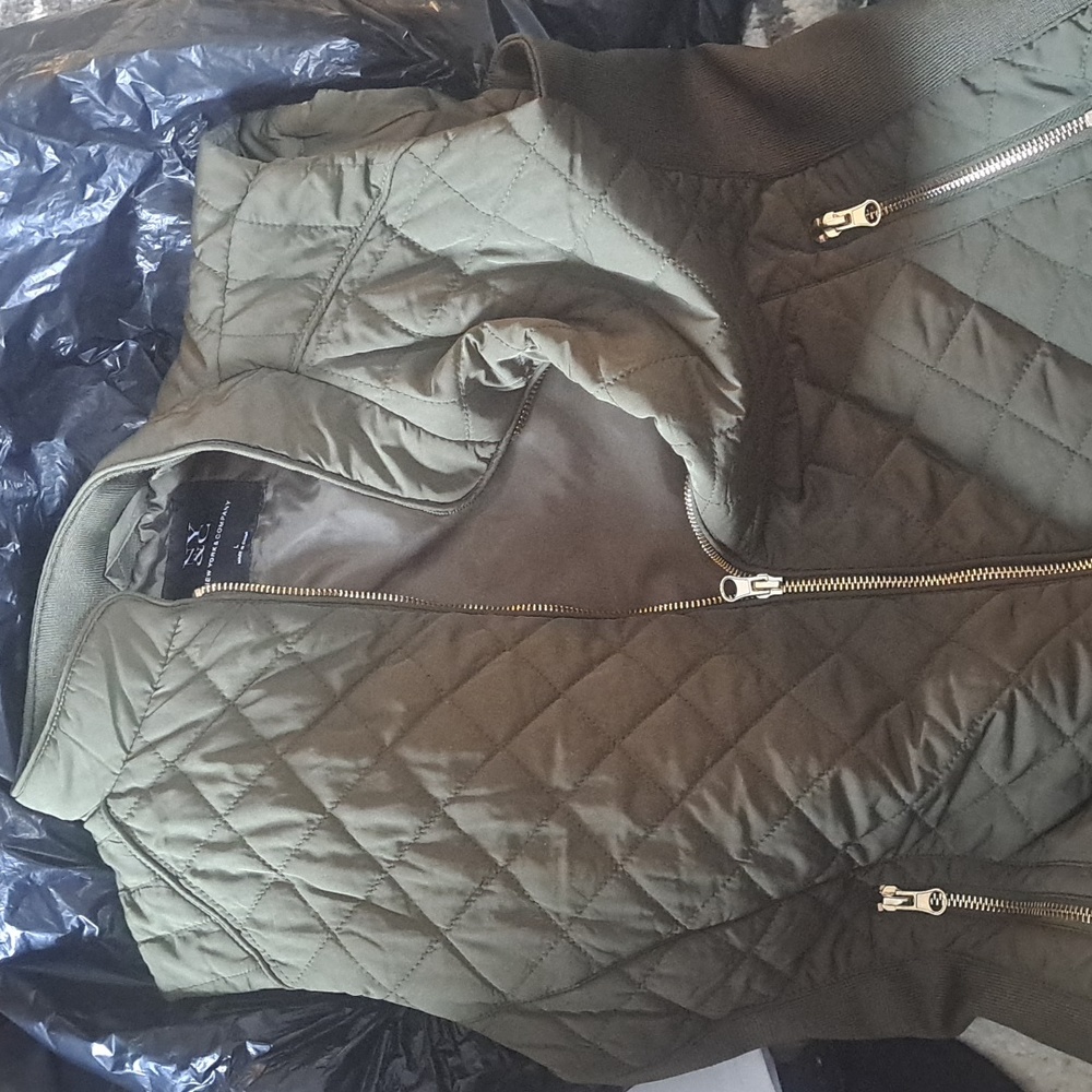 Brand new never worn NY&Co vest